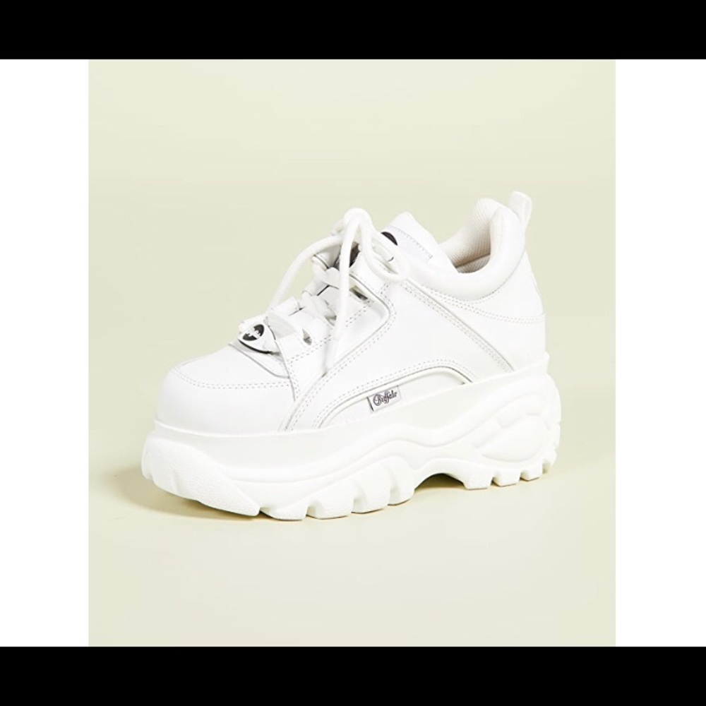 Buffalo London classic white platform 38 ( 7.5 US)